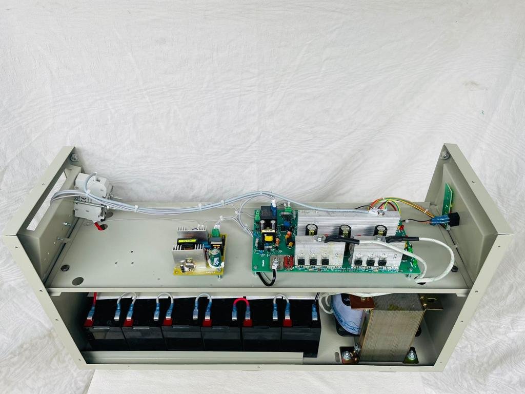 UPS with battery - Image 3