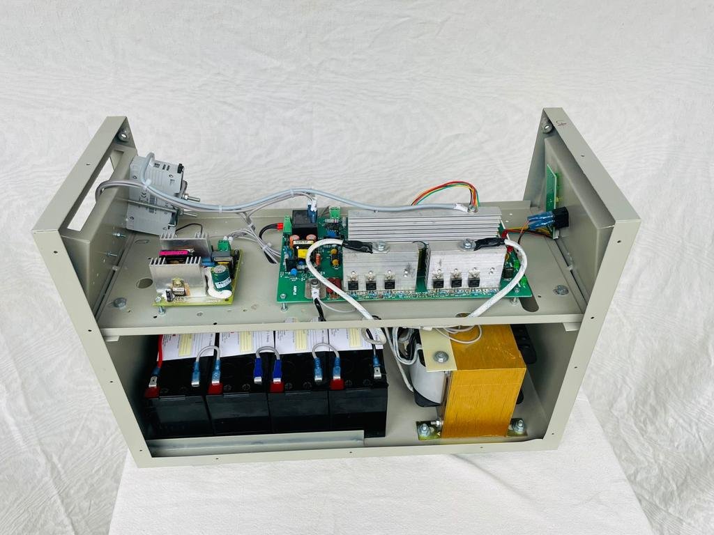 UPS with battery - Image 2