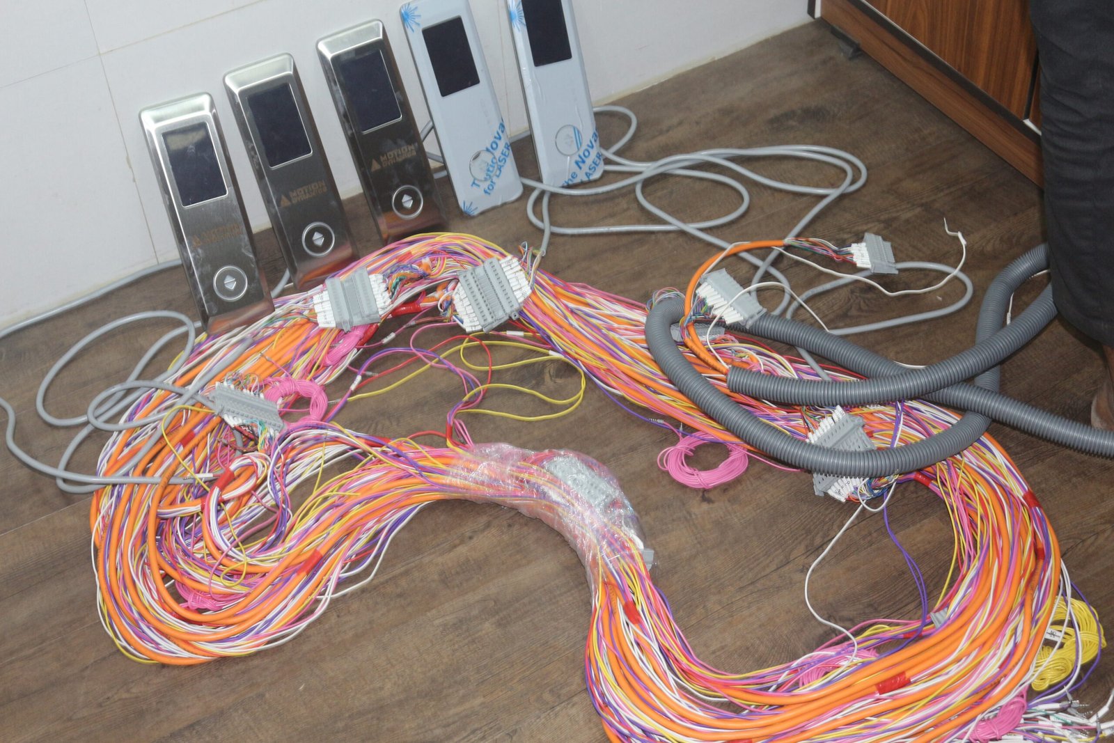 Elevator harness wiring push and plug - Image 3